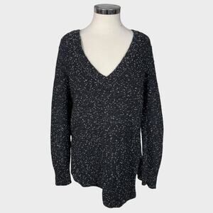 Banana Republic Medium V Neck Black White